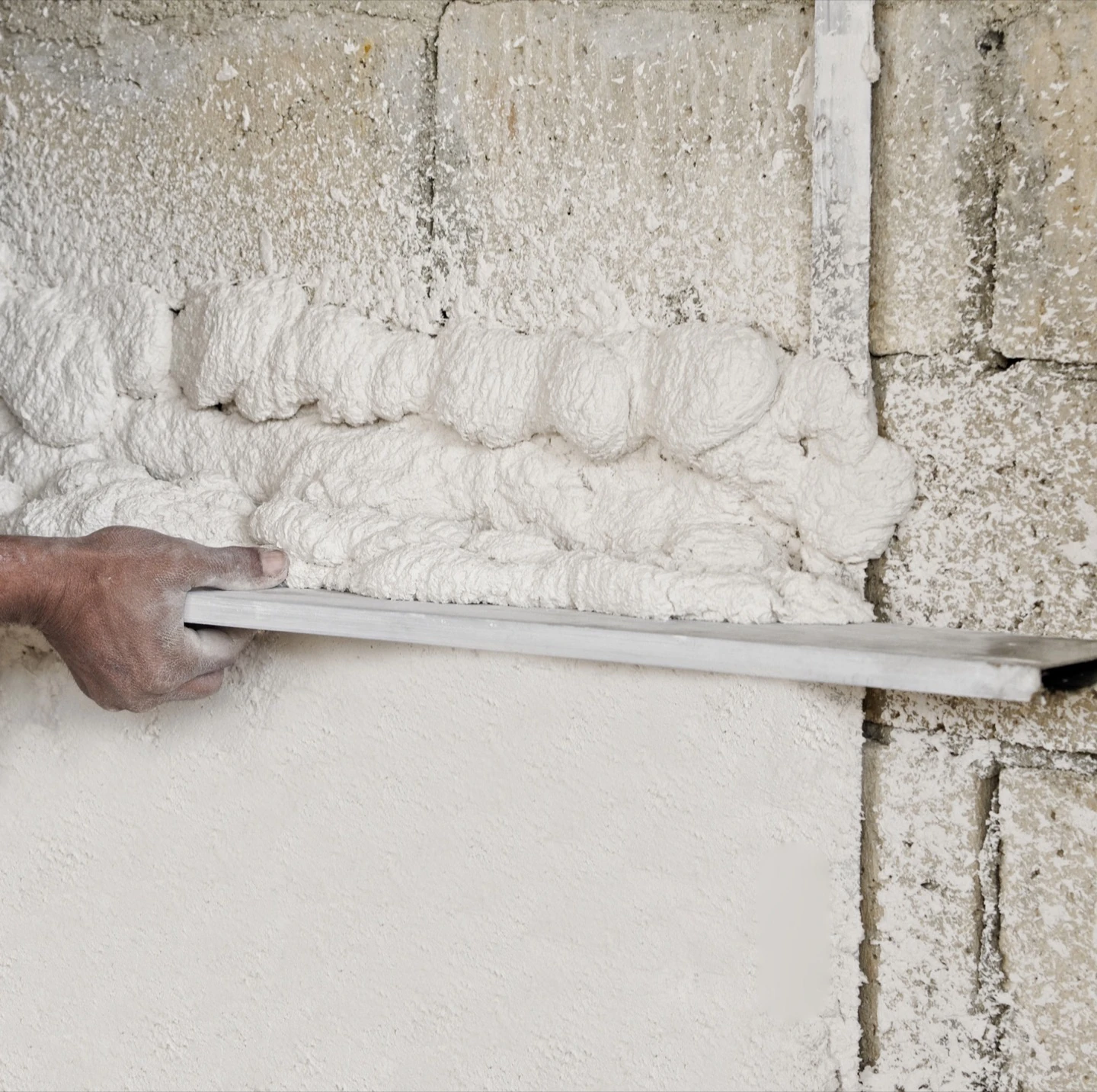 Controlling plaster thickness and finish